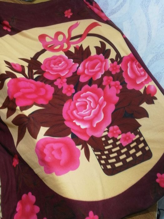 Пледы теплые разных расцветок