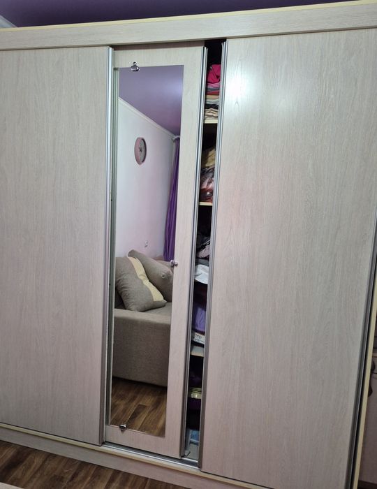 Шкаф-купе с зеркалом