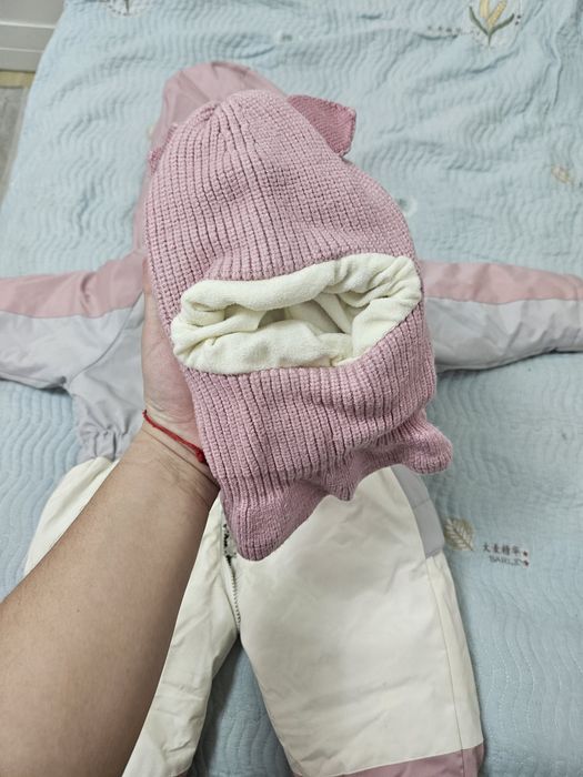 Продам детский зимний комбинезон для девочки