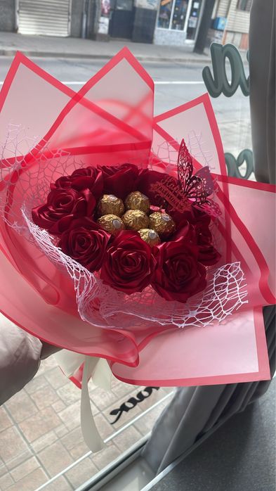 Букет от сатенени рози