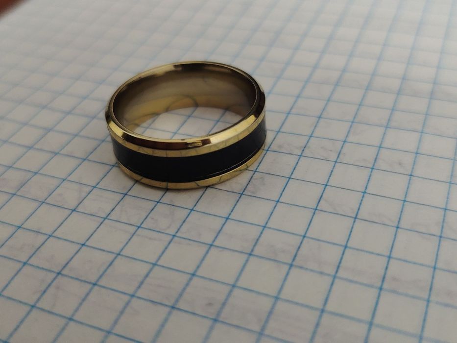 Uzuk sotiladi
Razmer: 19
Xususiyatlari xarorat o'lchochi 
termometr va