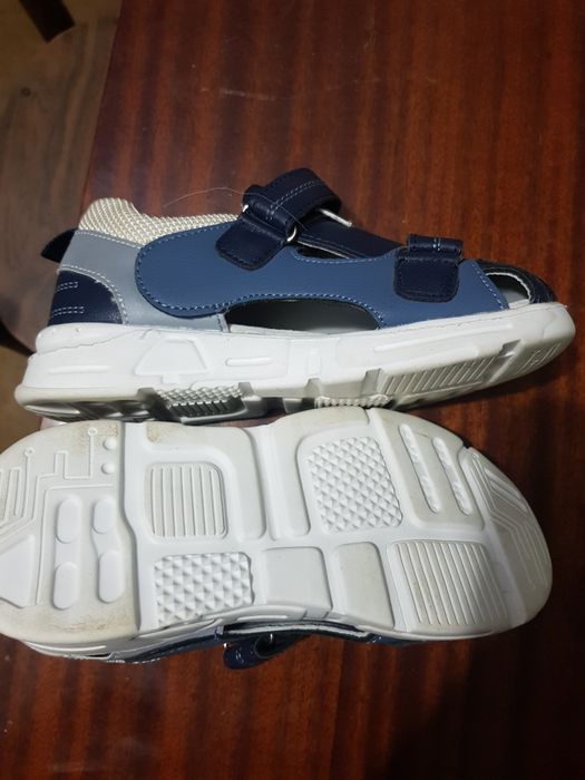 Продам новые сандали для мальчика