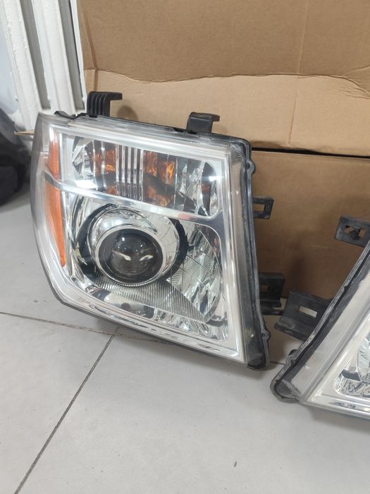 Фары на Nissan Pathfinder
