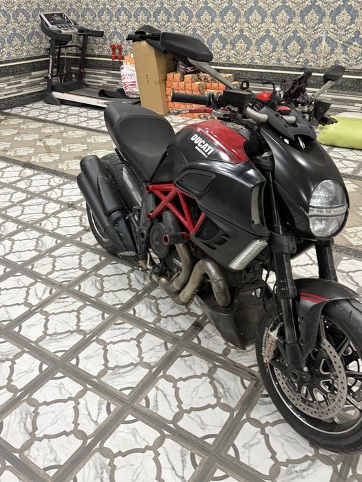 ducati diavel 2013 Carbon xolat idyal 100%