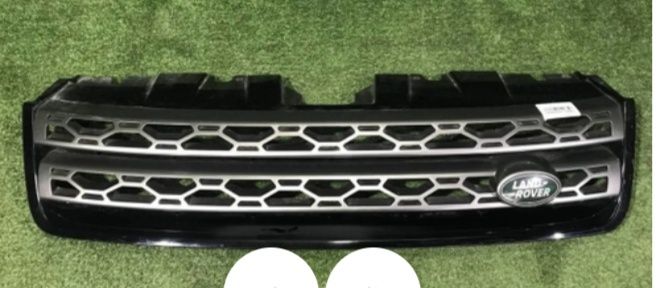 Решетка радиатора Land Rover.