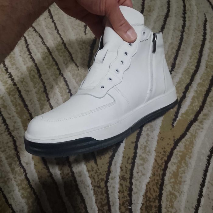 Продаю новые кроссовки из натуральной кожи Размер 45