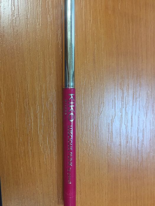 creion contur buze kiko