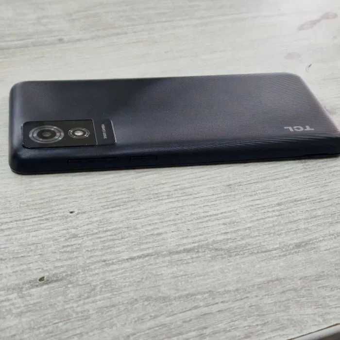 TCL 501  32 Gb 2 Gb Ram