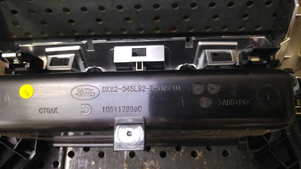 Rama consola centrala spate land rover range rover sport 2 l494 dk62045l92b