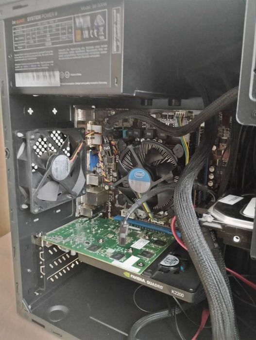 Професионален или гейминг компютър