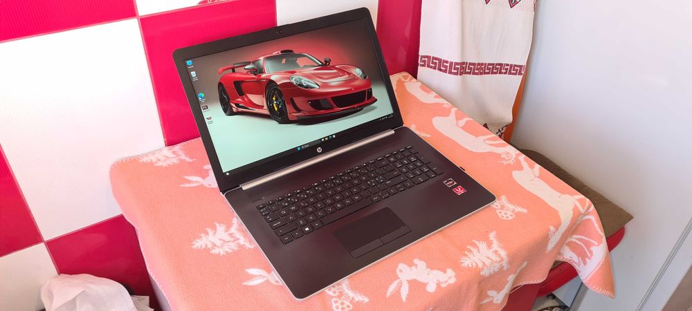 RYZEN 5 de 17 inch= 8 gb ddr 4 = 950 lei