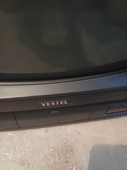 vand televizoare cu tub in perfecta stare de functionare plus telecomanda 70 lei bucata