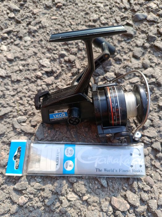Крючки и катушку японские.