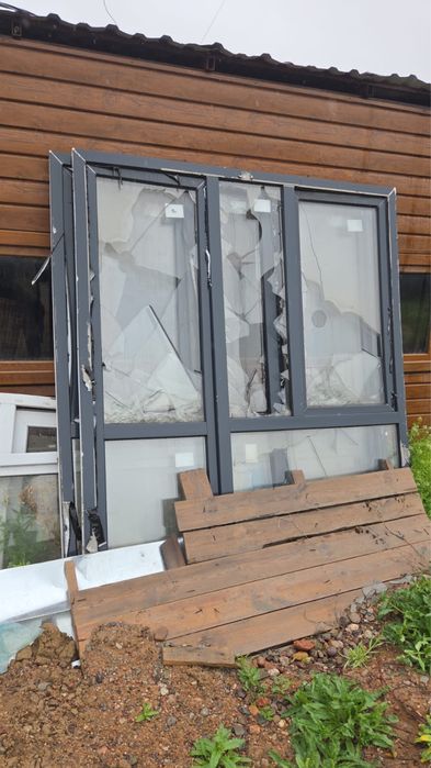 Пластик терезелер срочно сатылады!