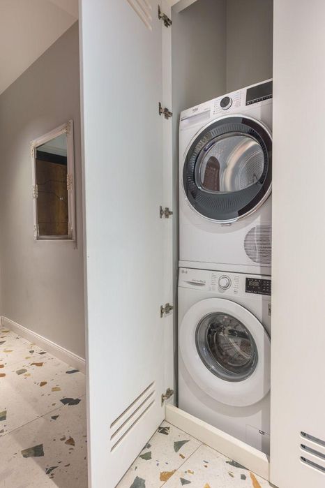 Дава се под наем Тристаен апартамент в Пловдив, Център - 100 кв.м за 1000 € - Снимка #9