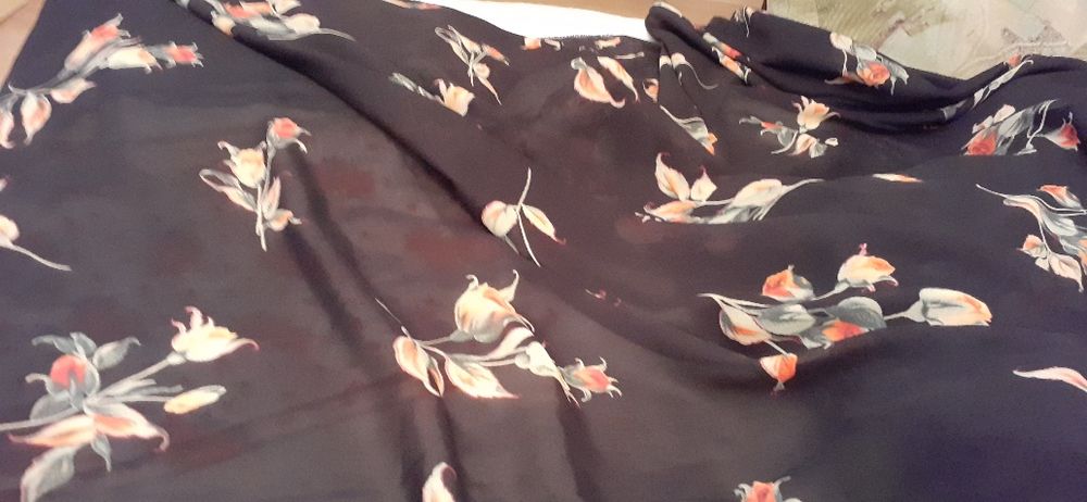 Voal negru cu imprimeu