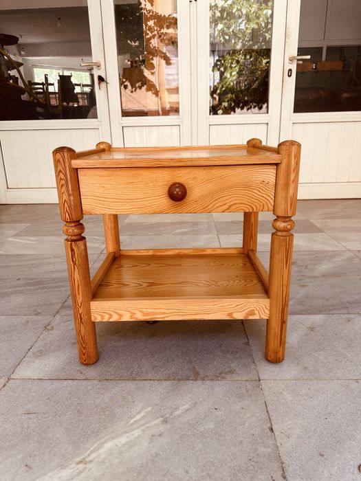 Масивно дървено шкафче с чекмедже – рустик стил