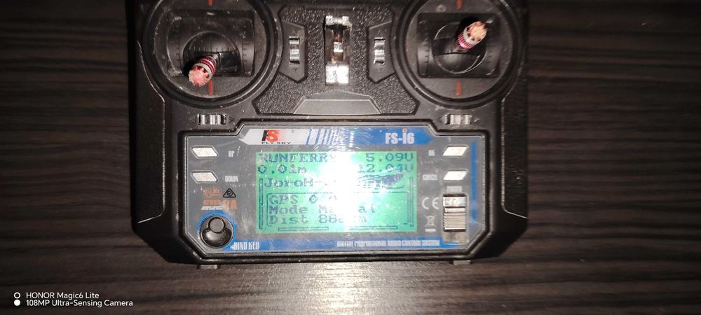 Лодка за захранка с GPS