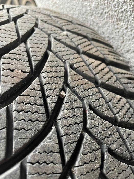 Продавам две зимни гуми Lassa 205/55/16