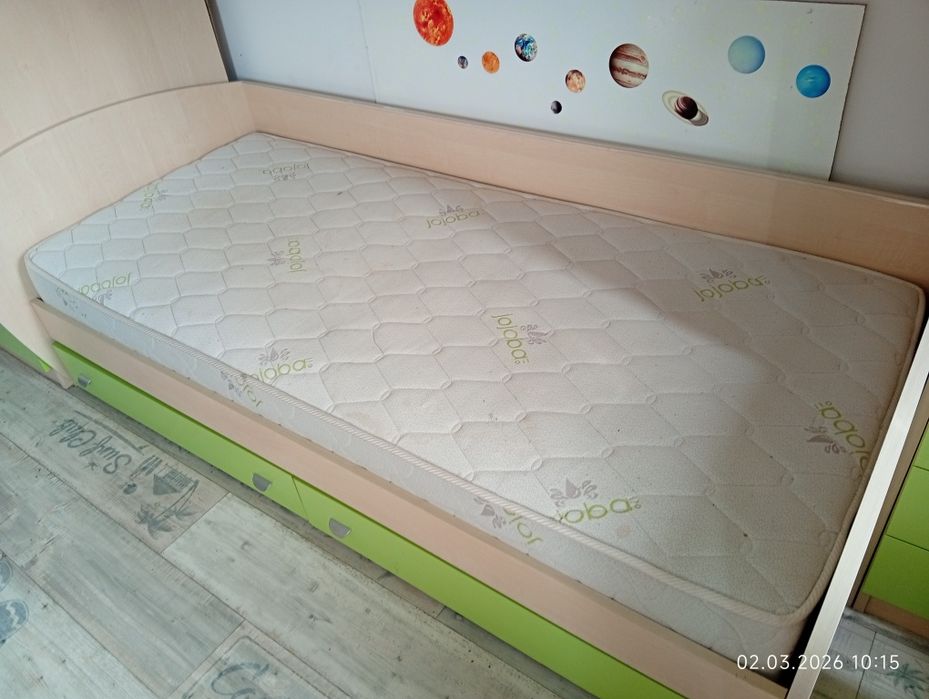 Продавам детско легло с матрак