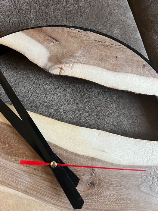 Стенен часовник от дърво и желязо