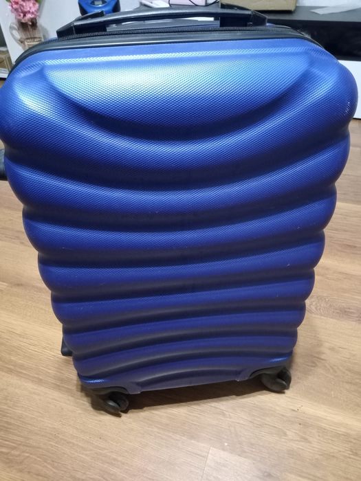 Продам чемодан для ручной клади