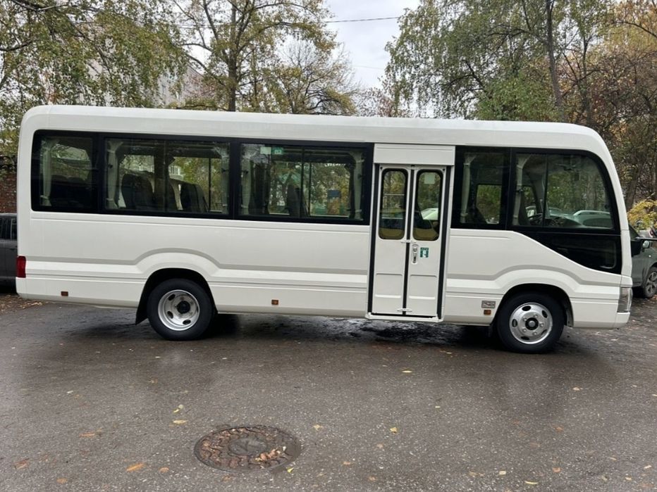 Toyota Coaster O'zbekiston bo'ylab sayohat va ekskursiya Haydovchi xiz
