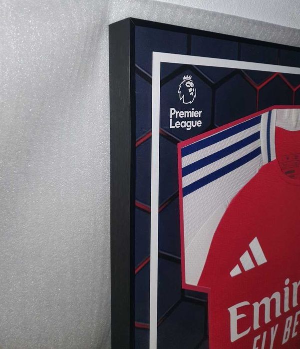 2024/25 Форма Арсенала в рамке (ARSENAL KIT in frame)в наличии 1 шт.