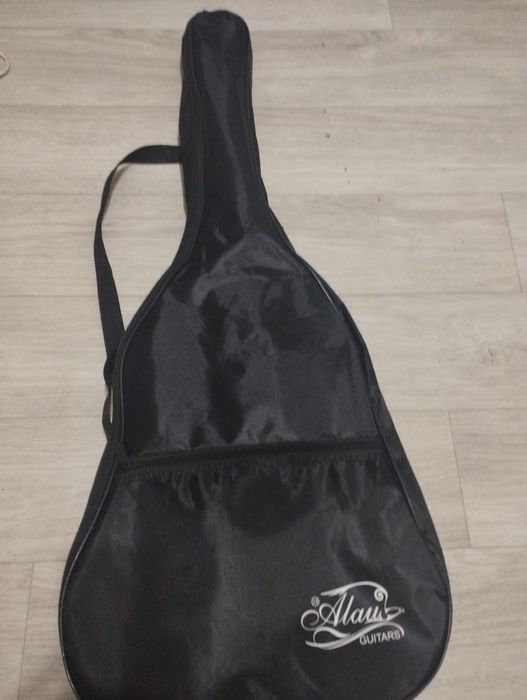 Акустическая гитара