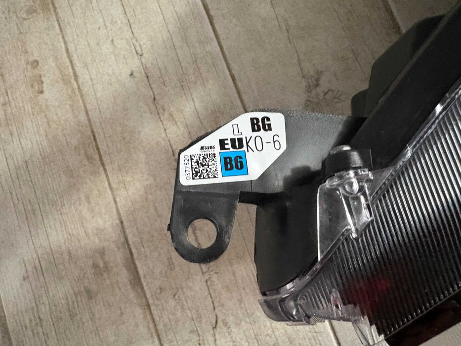 Far stanga halogen cu lupa Toyota Yaris dupa 2020 original Europa