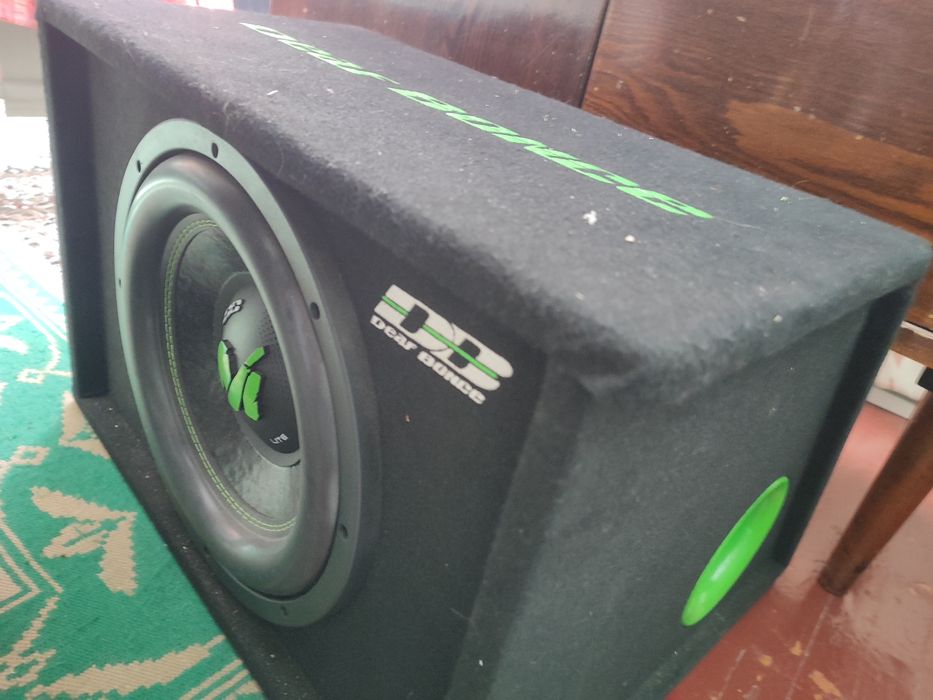 Сабвуфер Machete с усилителем. В отличном состоянии.