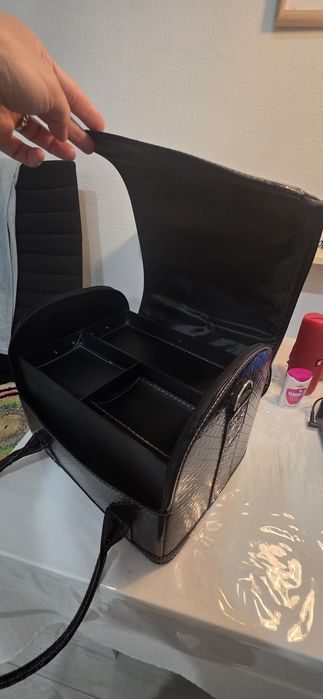 Продам переносную косметичку
