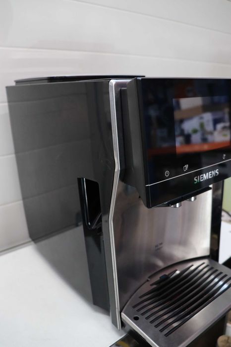 Siemens автоматична кафемашина EQ700 Integral, Голям цветен TFT дисплей, 36 топли и студени напитки, Студено приготвяне, Управление чрез приложение