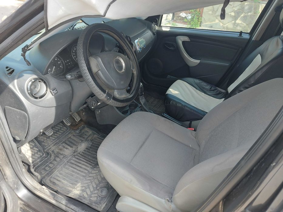 DACIA SANDERO 2011 PREȚ 600 EURO NEG