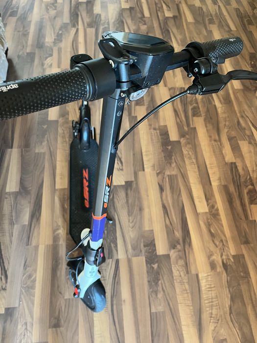 Trotineta Aprilia ESRZ