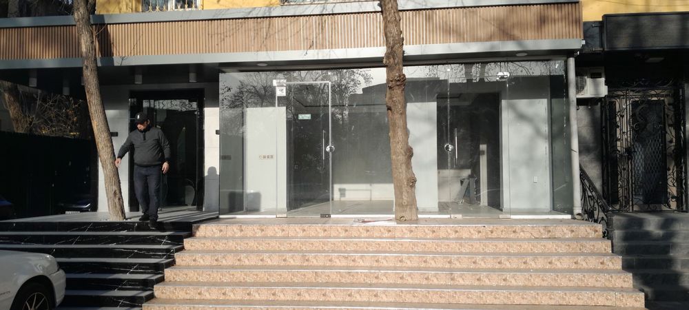 Арендага катта йўлнинг юзидан зўр жой берилади.