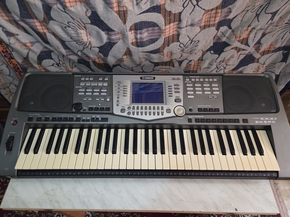 Синтезатор YAMAHA PSR 1000