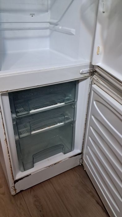 Продам рабочий холодильник