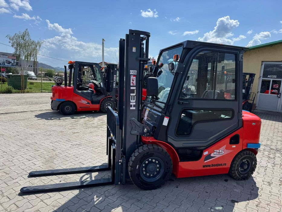 Motostivuitor Heli 2.5 tone diesel cu cabina inchisa (175)