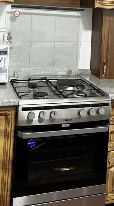 Продаю газ плиту Hansa