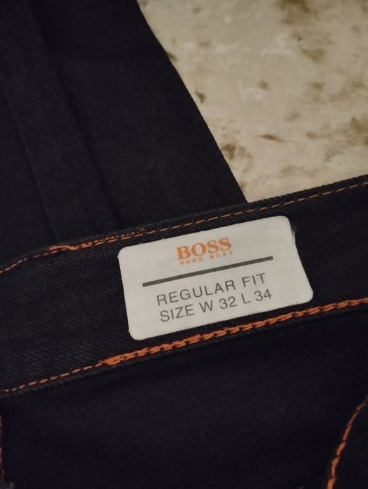 Джинсы чёрные брендов BOSS.