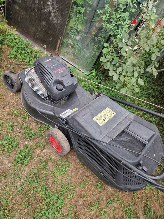 Mașină de tuns gazon  BRIGGS 4CP cu sac si tractiune TOPP