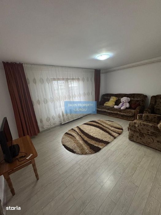 Casă de vânzare pe strada Sabarului