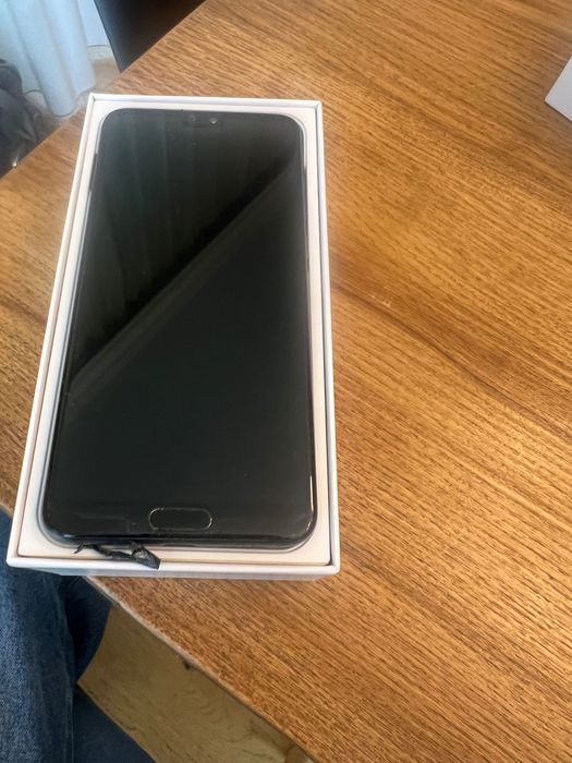 Продавам Huawei P20 Pro - 2 броя за части