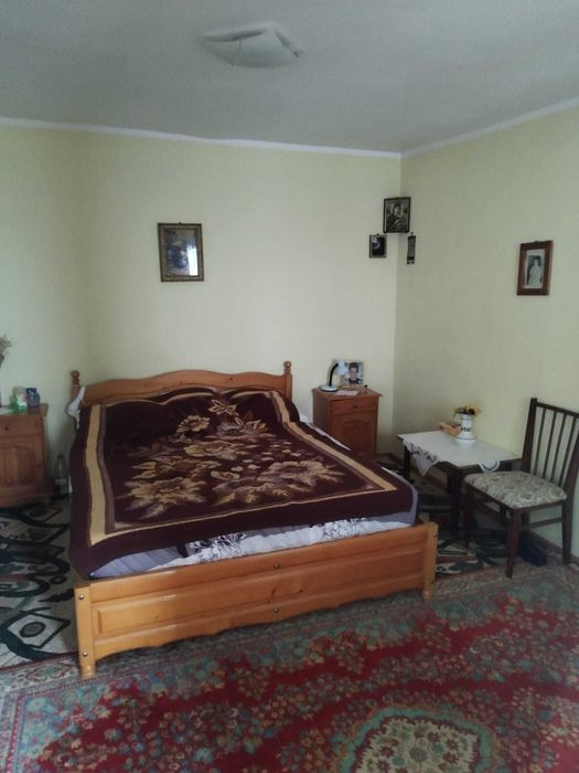 Casa de vanzare cu gradina, garaj si anexe