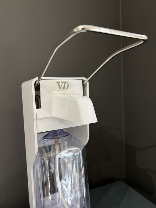 Дозатор для антисептика