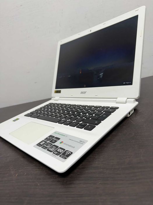 Laptop ACER Chromebook 13 ruleaza instant si tine foarte mult bateria peste 8 ore