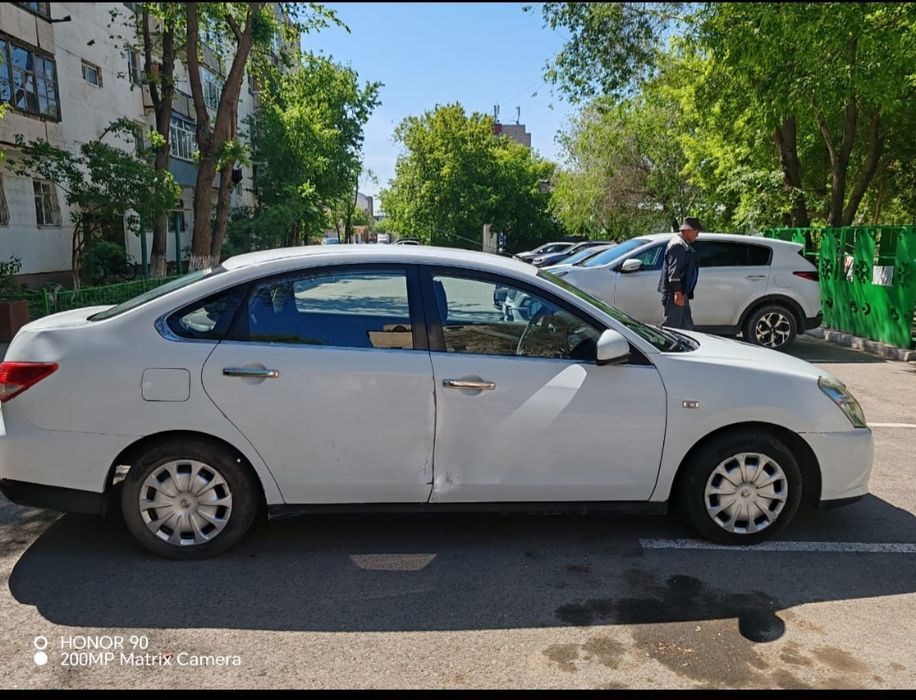 Машина Нисан Алмера