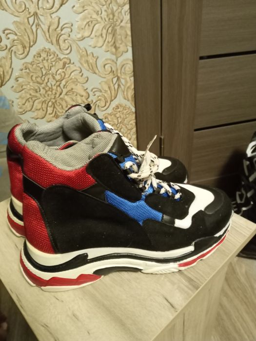 Детская обувь крассовки высокие 37р