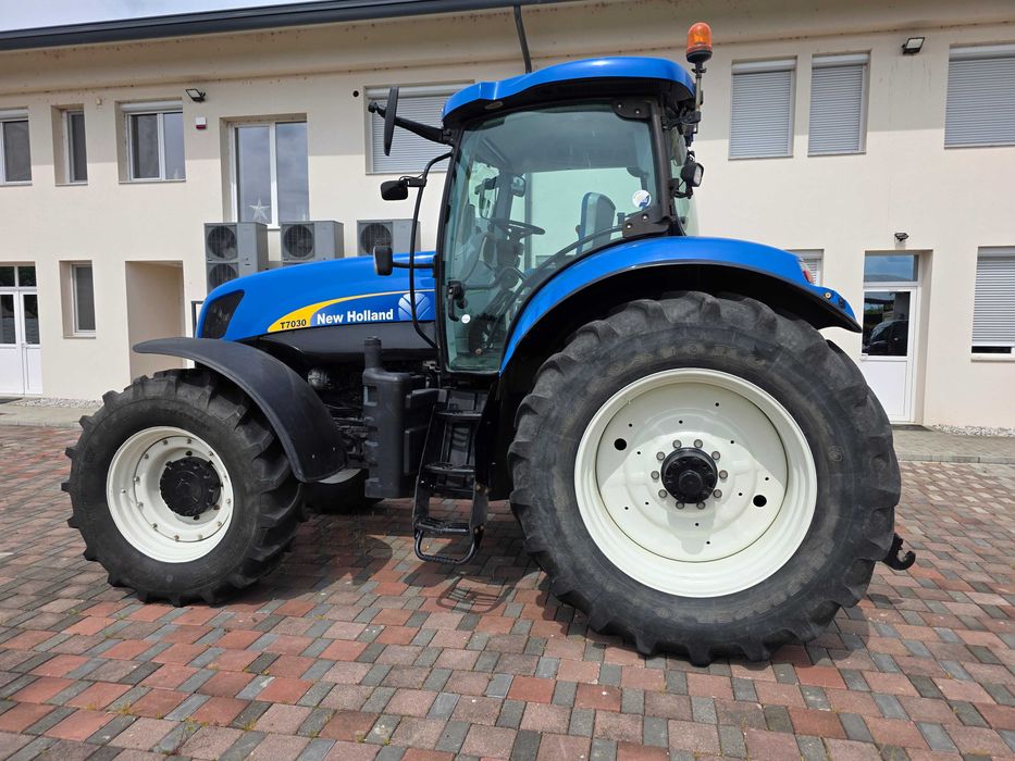 Tractor New Holland T7030
